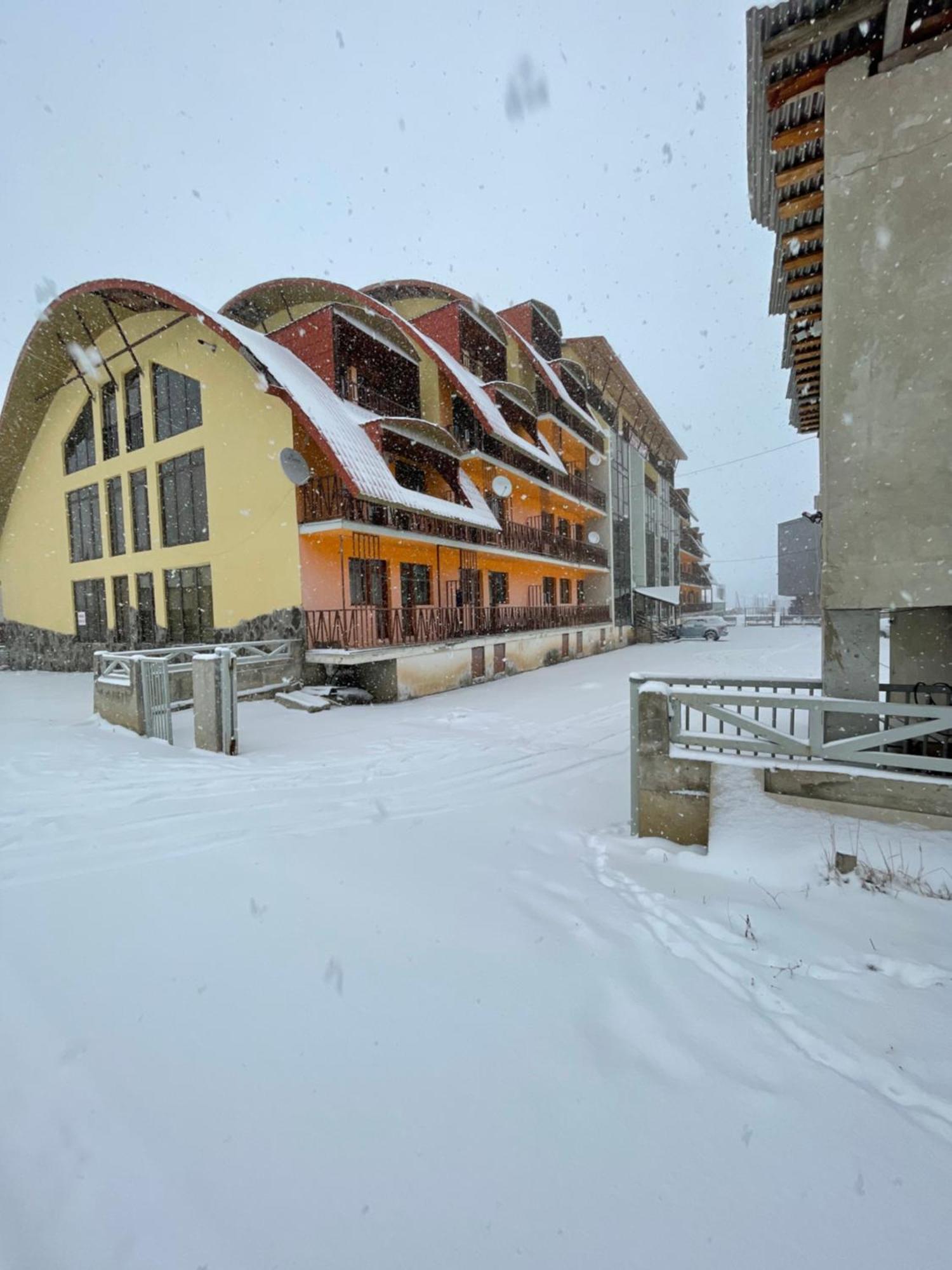 Apartment In Hotel Snow Plaza Bakuriani Eksteriør billede